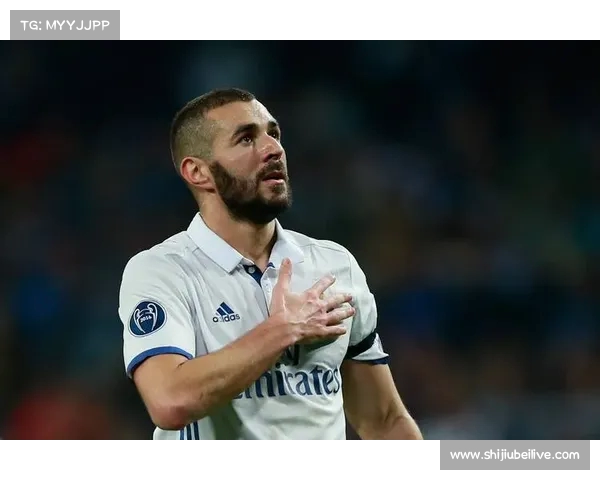 本泽马谈C罗与大罗:我更倾向大罗为核心球员 本泽马谈C罗与大罗:我更倾向大罗为核心球员