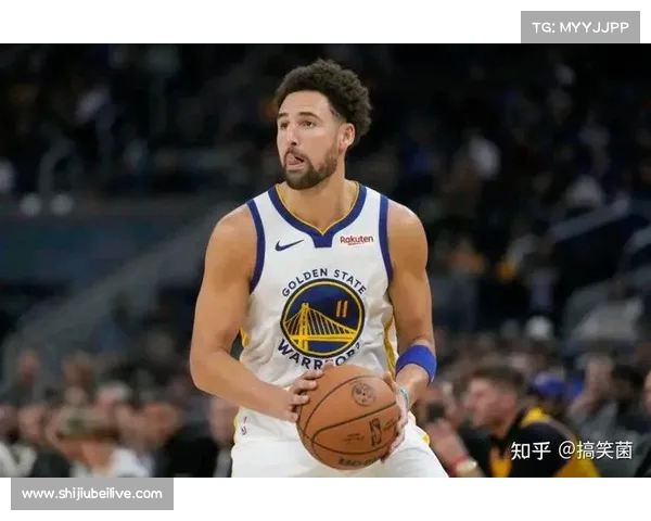 克莱汤普森晒训练照展寸头风采与球迷分享篮球之旅